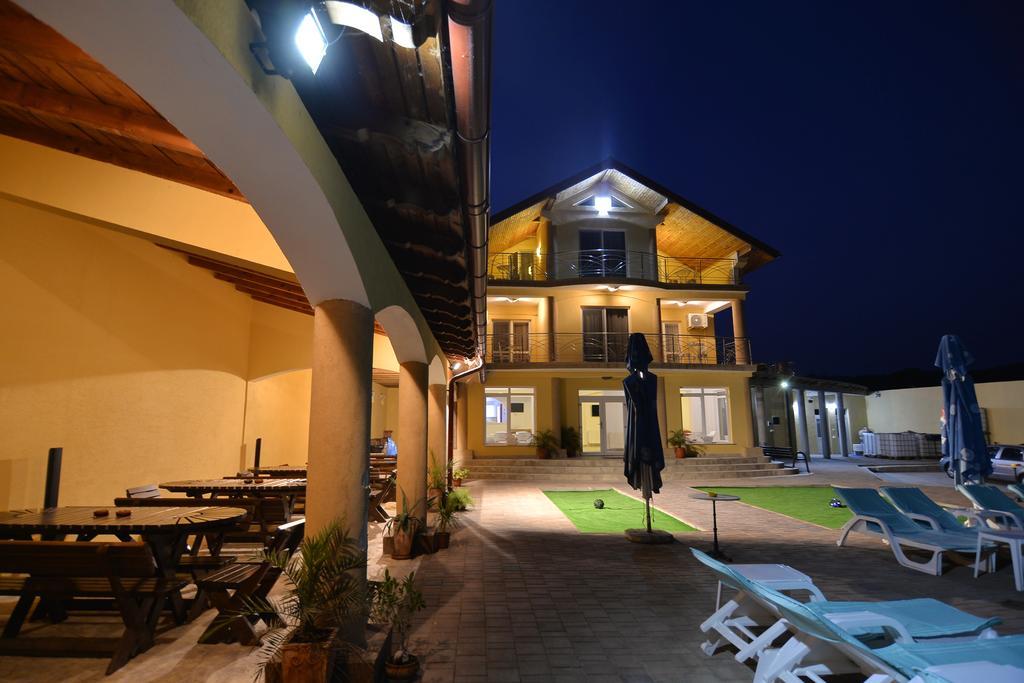 Hotel Casa Marina Ieşelniţa Exterior foto