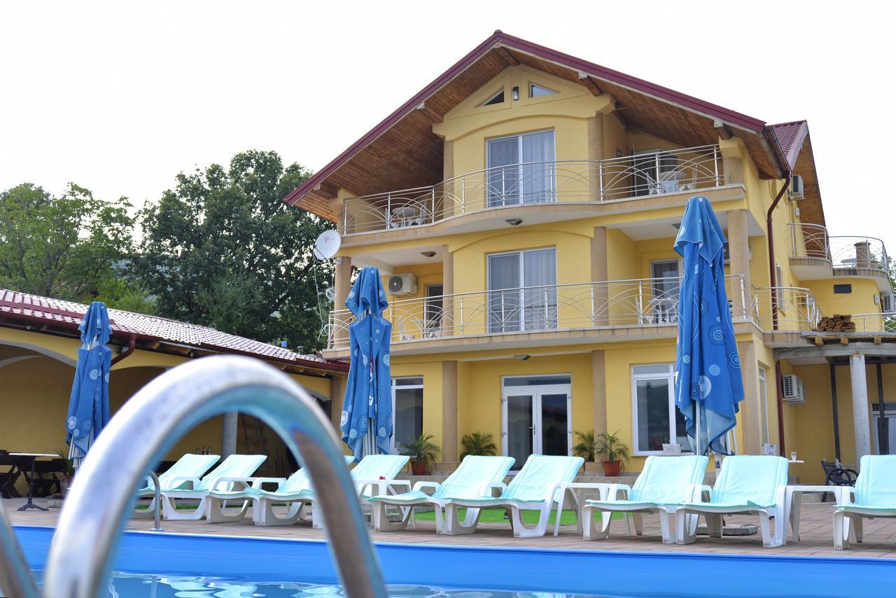 Hotel Casa Marina Ieşelniţa Exterior foto